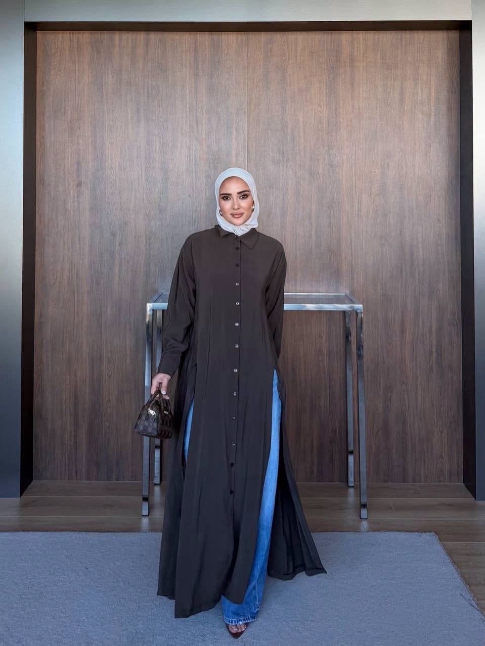 784430482_1517169756830342_711459207030545044_n Formal women's suit, long jacket and straight trousers - Image 1